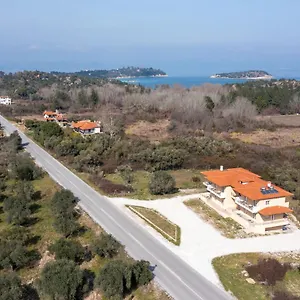 road-house-studios-apartments.hotelschalkidiki.net/